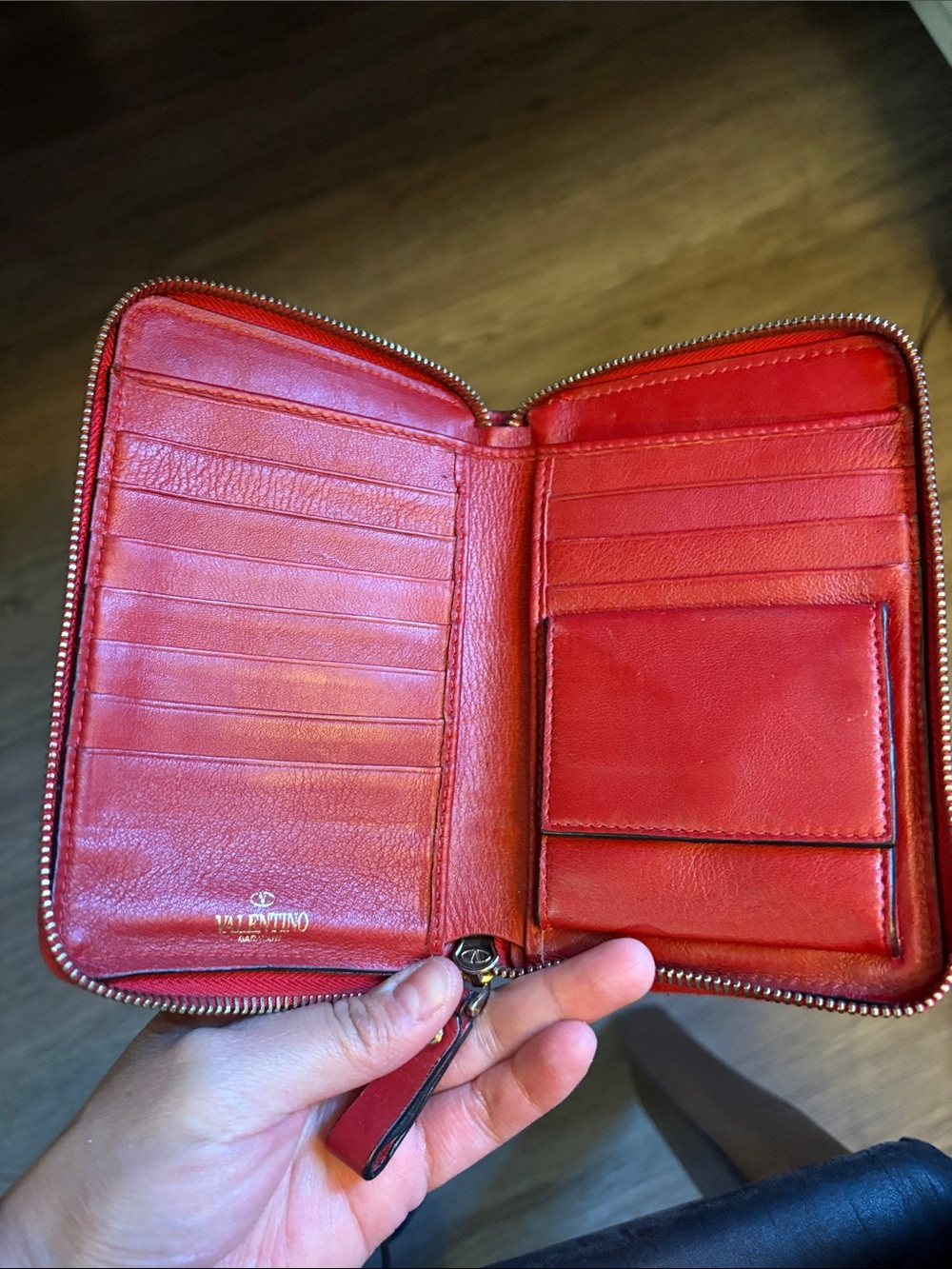Valentino Garavani Red Leather Rockstud Zip Wallet with Gold studs - Picture 4 of 7